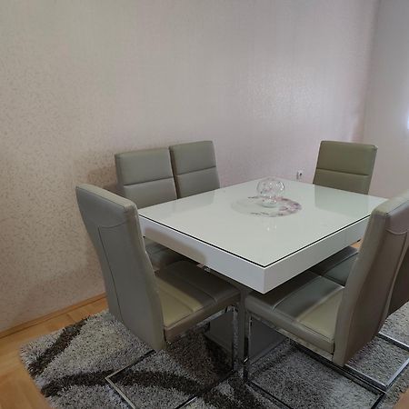 Apartman Lara Pirot Exteriör bild
