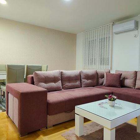 Apartman Lara Pirot Exteriör bild