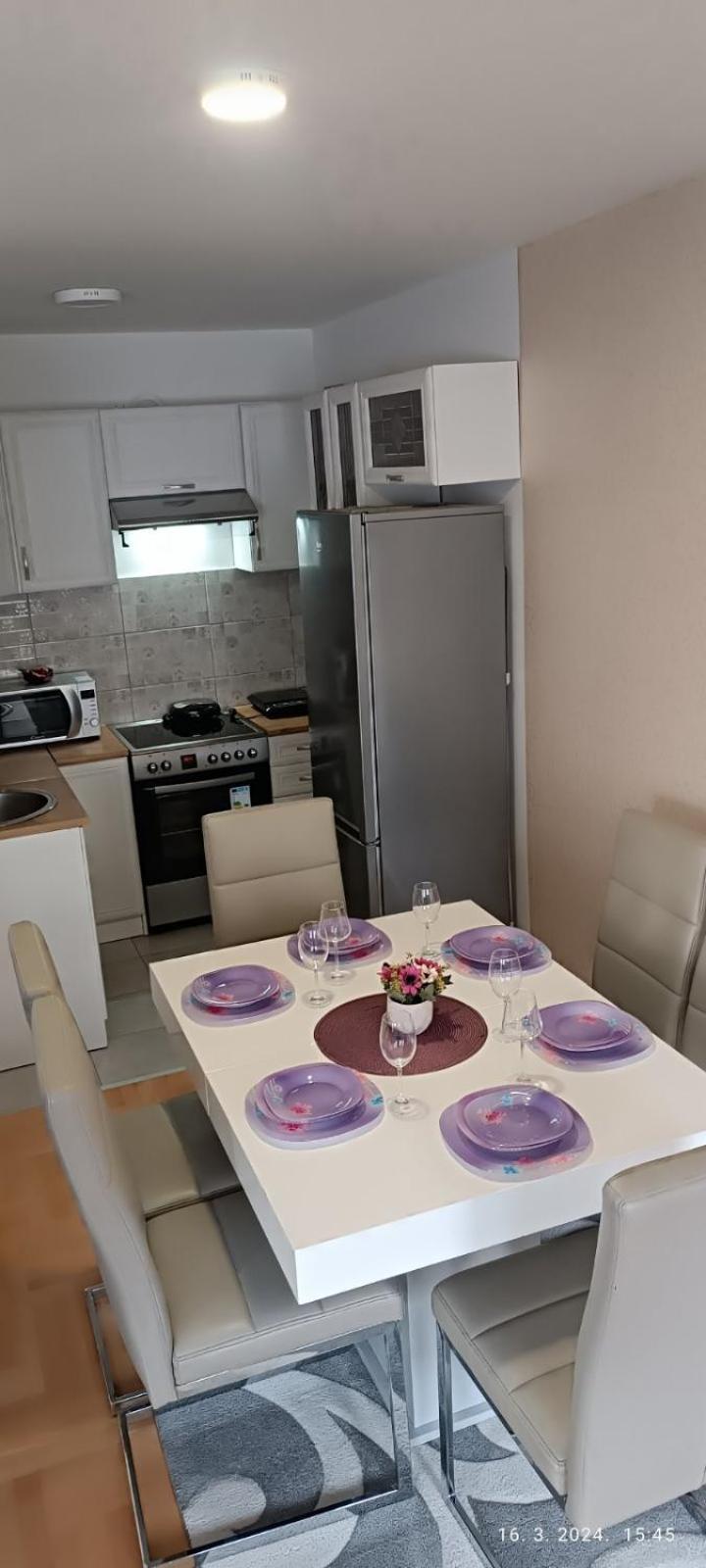 Apartman Lara Pirot Exteriör bild