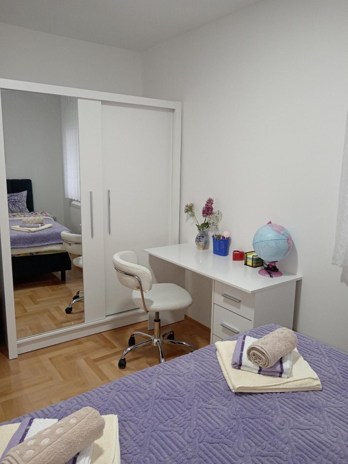 Apartman Lara Pirot Exteriör bild