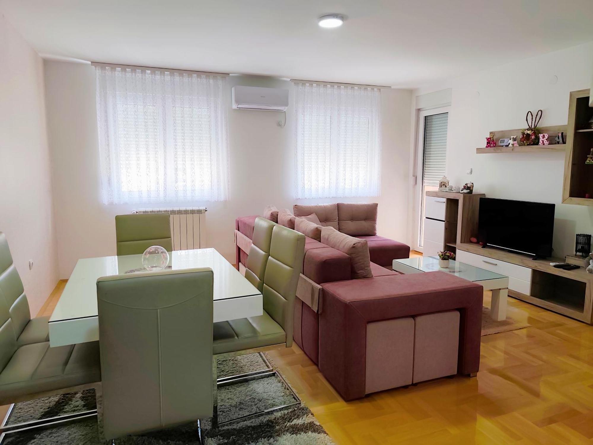 Apartman Lara Pirot Exteriör bild